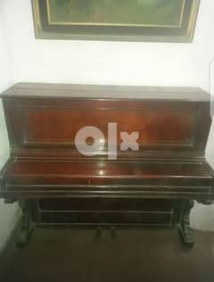 Antique piano 0