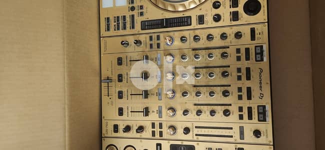 Pioneer DDJ SZ2 Limited Edition DJ Controller Mixer Turntable Flagship 1