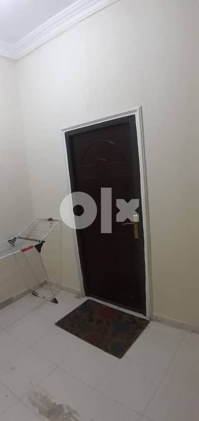 Studio penthouse unfurnished for family or single person in thumama 4