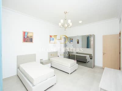 Luxurious 3 + Maids Room Villa in Al Aziziya 5
