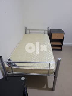 small room for Arabic executive bachelors and bed space for rent 0